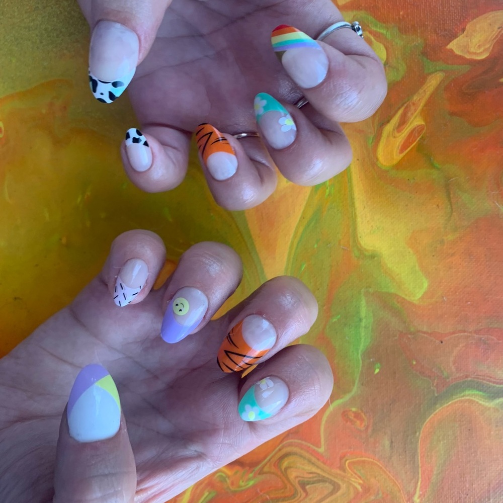 SHRINE HAPPY GO LUCKY press on NAILS